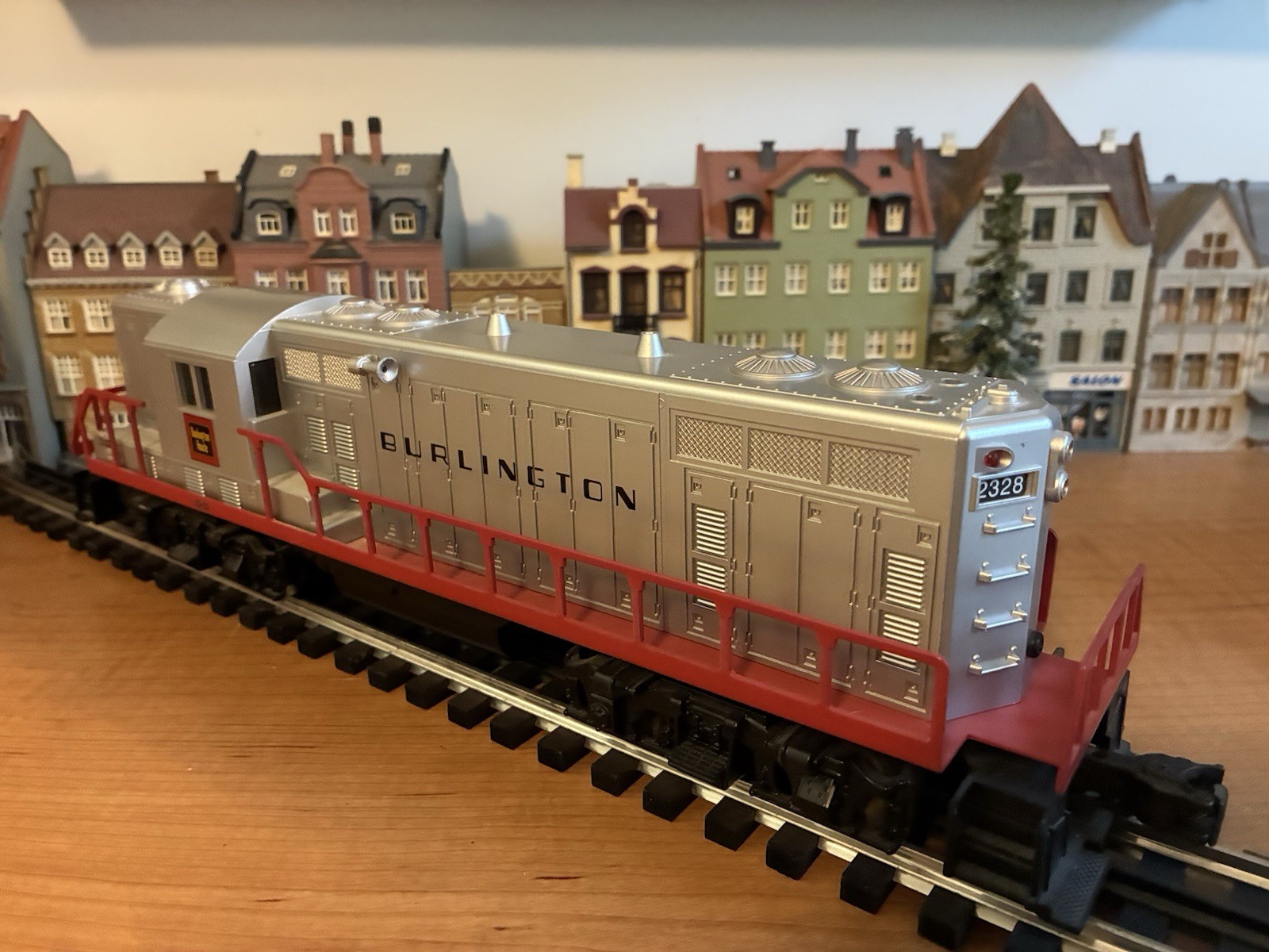 Lionel/Williams 3228 Burlington GP9 Engine