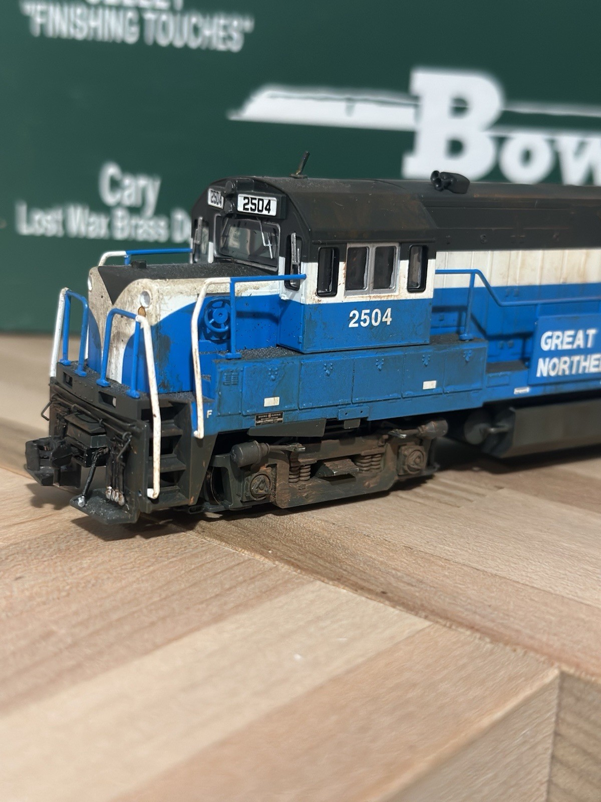 Bowser HO GE U25B Great Northern #2504 Diesel DCC&Sound Weathered