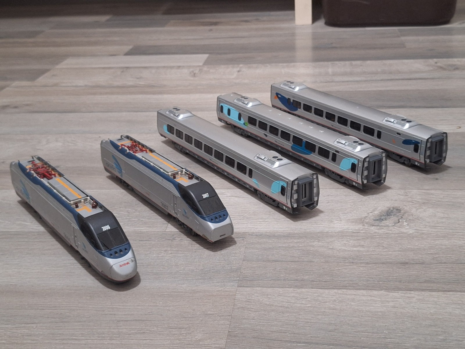 ⭐ HO SCALE BACHMANN AMTRAK ACELA TRAIN SET WITH 2 LOCOMOTIVES & 3 COACH CARS ⭐