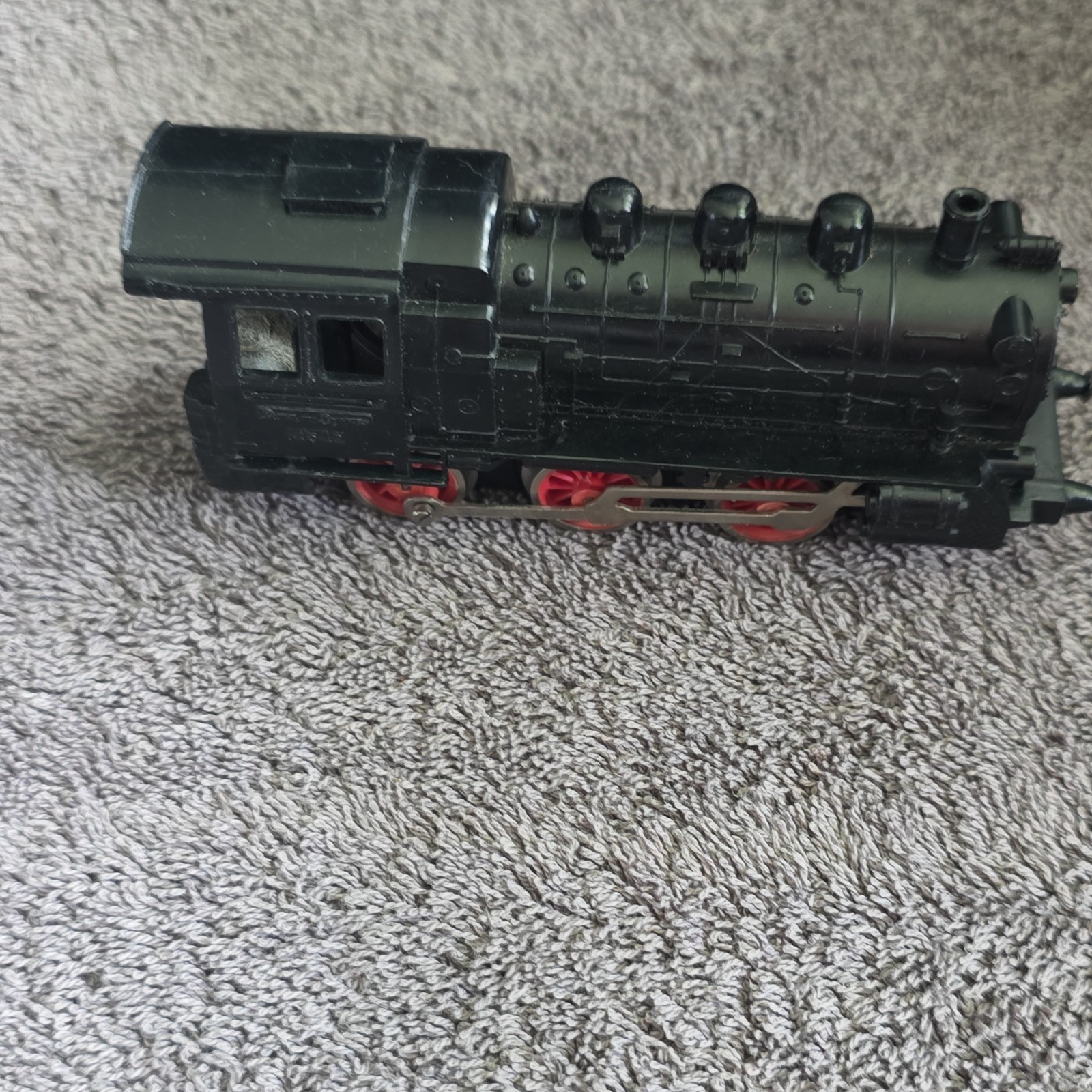 HO Deutsche Bundesbahn (DB) BR 89 Steam Locomotive Black/Red AC Analog 0-6-0