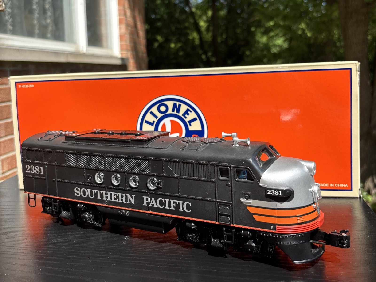 Southern Pacific Black Widow FT. Diesel Engine Railsounds 6 38253 Collectible