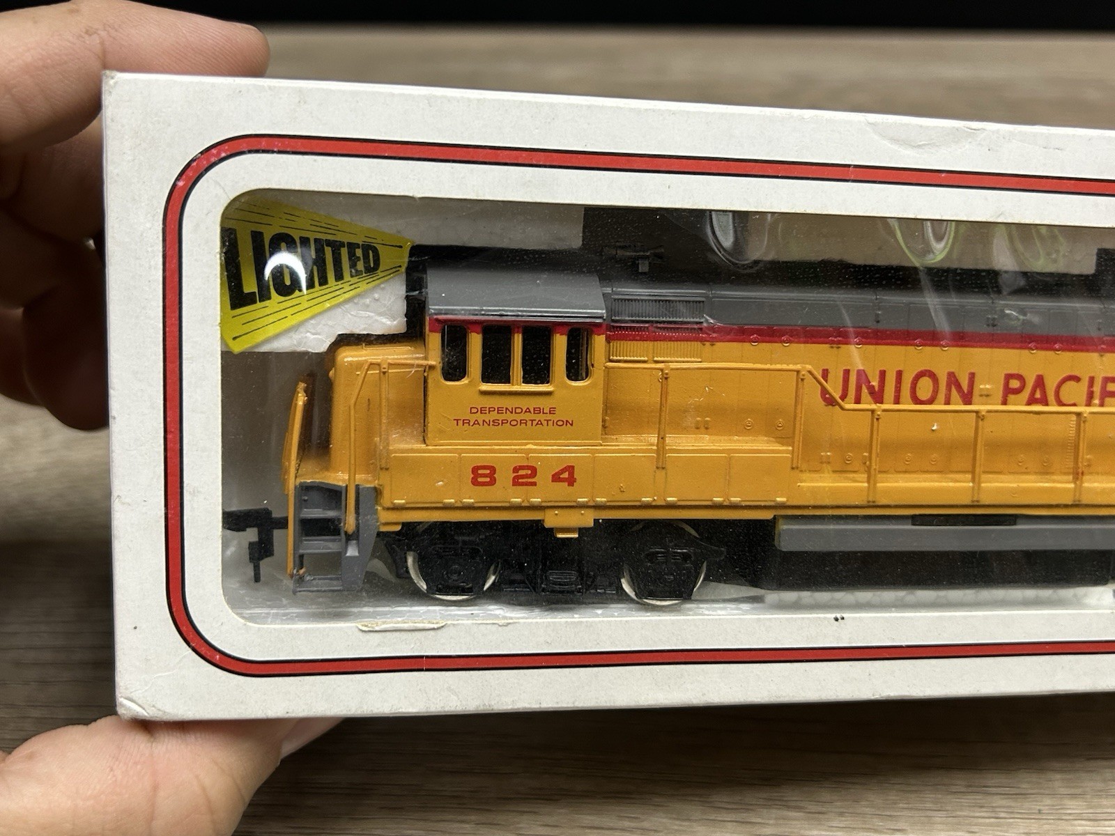 Bachmann HO Union Pacific GE U36B 0625 Diesel Locomotive No. 824 RUNS & LIGHTS