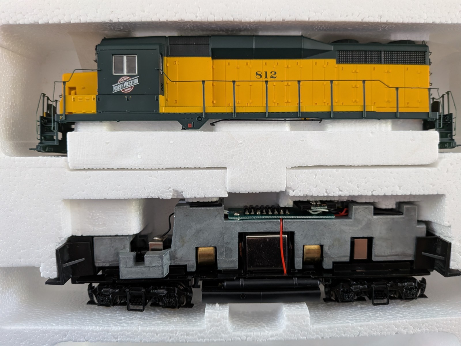 Proto 2000 HO GP30 Phase II, C&NW #812, Item #23079, DC Analog.