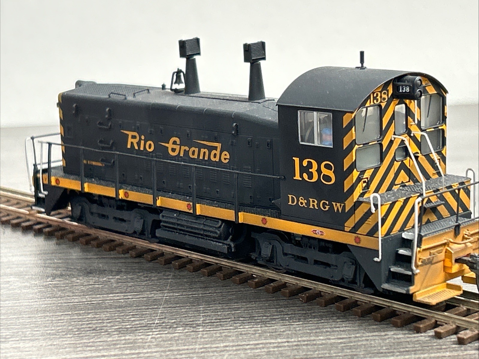 Walthers Proto HO #920-41437 EMD SW1200 Locomotive D&RGW #138 *Custom Weathered