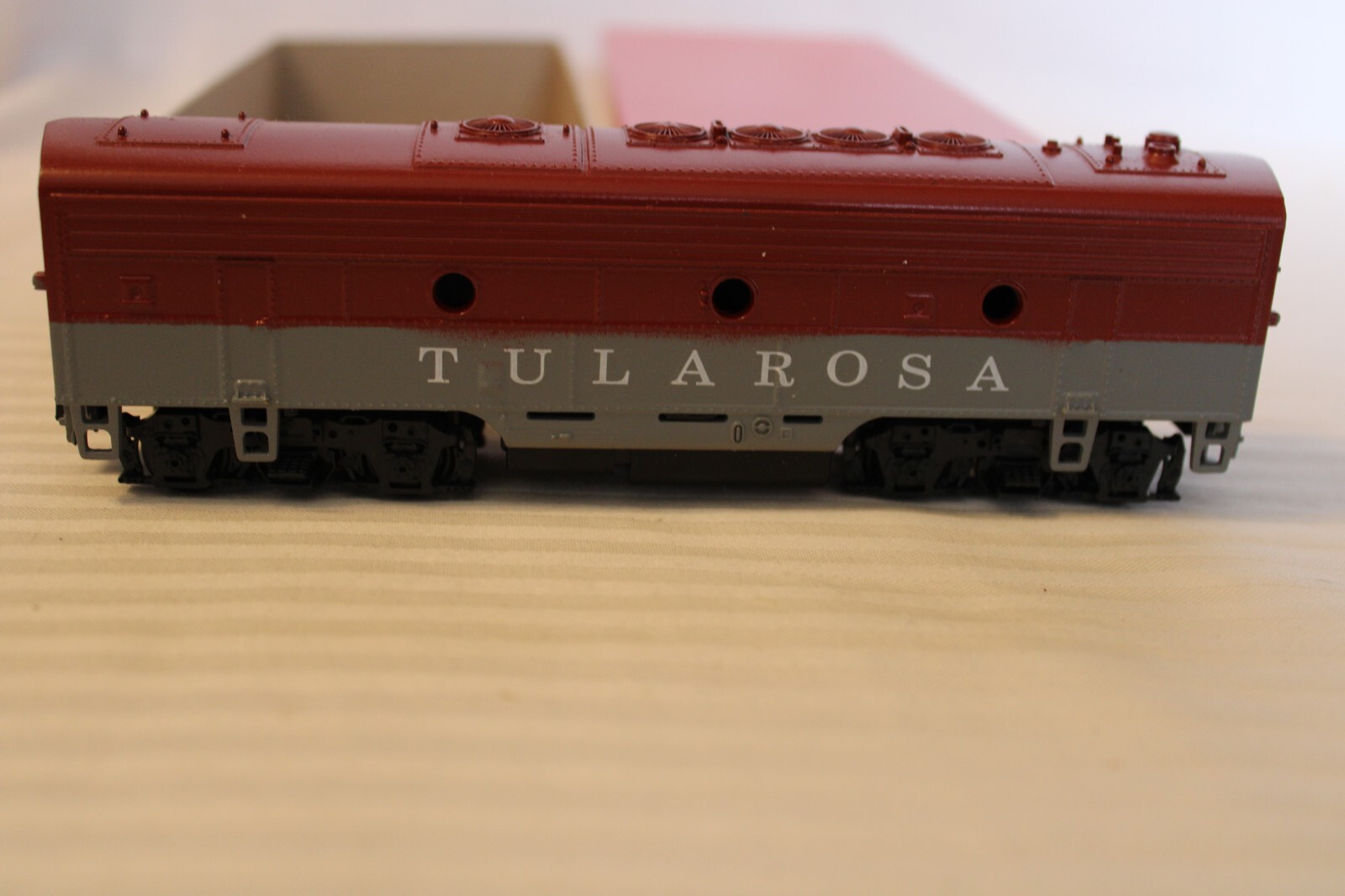 HO Scale Athearn, F-7B Diesel Locomotive, Tularosa, Red & Gray, DUMMY Engine