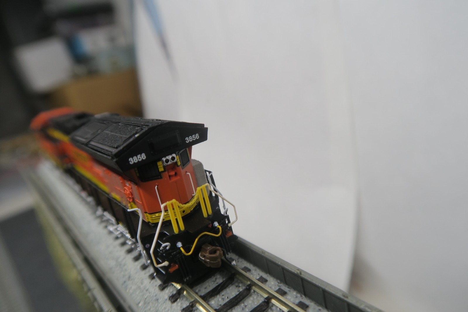 SCALETRAINS RIVET COUNTER N SCALE SXT30609 GE TIER 4 BNSF RWY ET44C4 #3856!