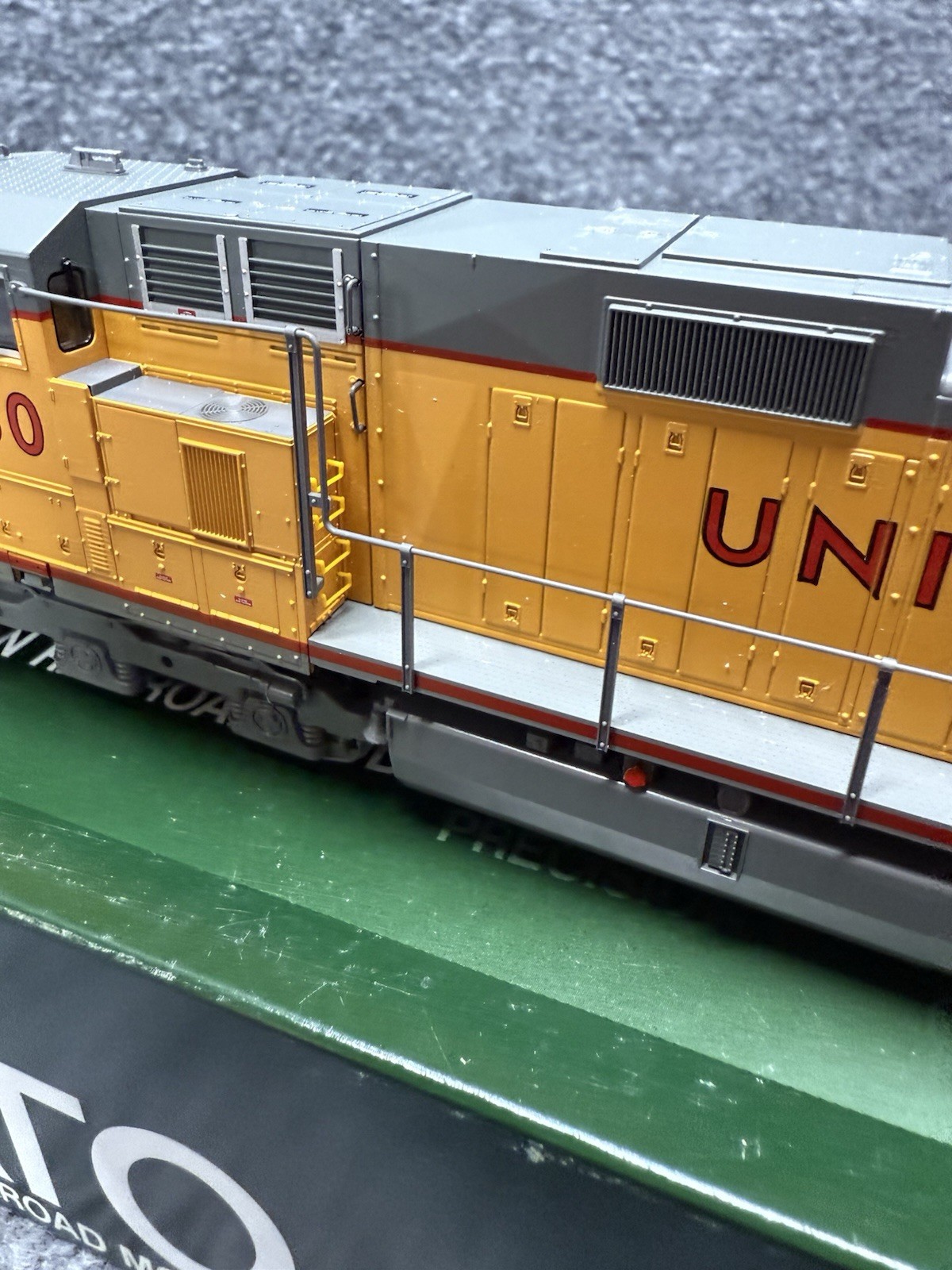 KATO HO Scale #37-6633-LS GE C44-9W Locomotive Union Pacific #9660 w/DCC & Snd