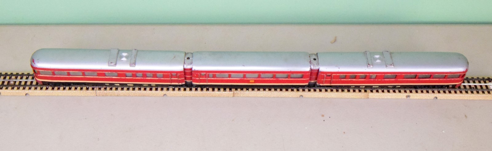 Scarce Marklin 3025 3-Unit Railcar. HO, Die Cast Metal, w/ OB