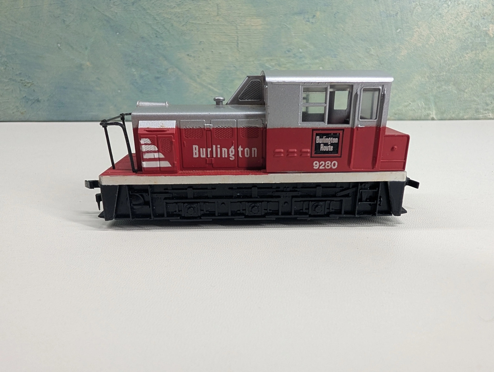 Bachmann HO 0-6-0 Plymouth Diesel Switcher Loco Burlington #9280 Non-Powered