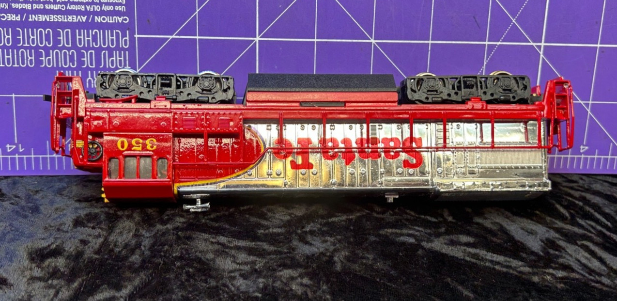 Bachmann HO Santa Fe #350 Chrome GE U36B Diesel Locomotive Lighted w/Box, bin2