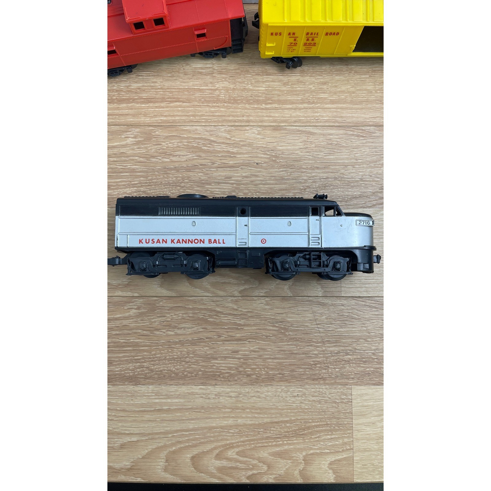 Vintage Kusan Kannon Ball O Gauge Model Train Set Locomotive Caboose Boxcar 4pc