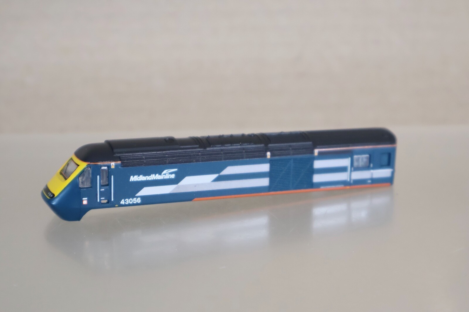 GRAHAM FARISH 371-475A BODY for MIDLAND MAINLINE HST CLASS 43 LOCOMOTIVE 4305 on