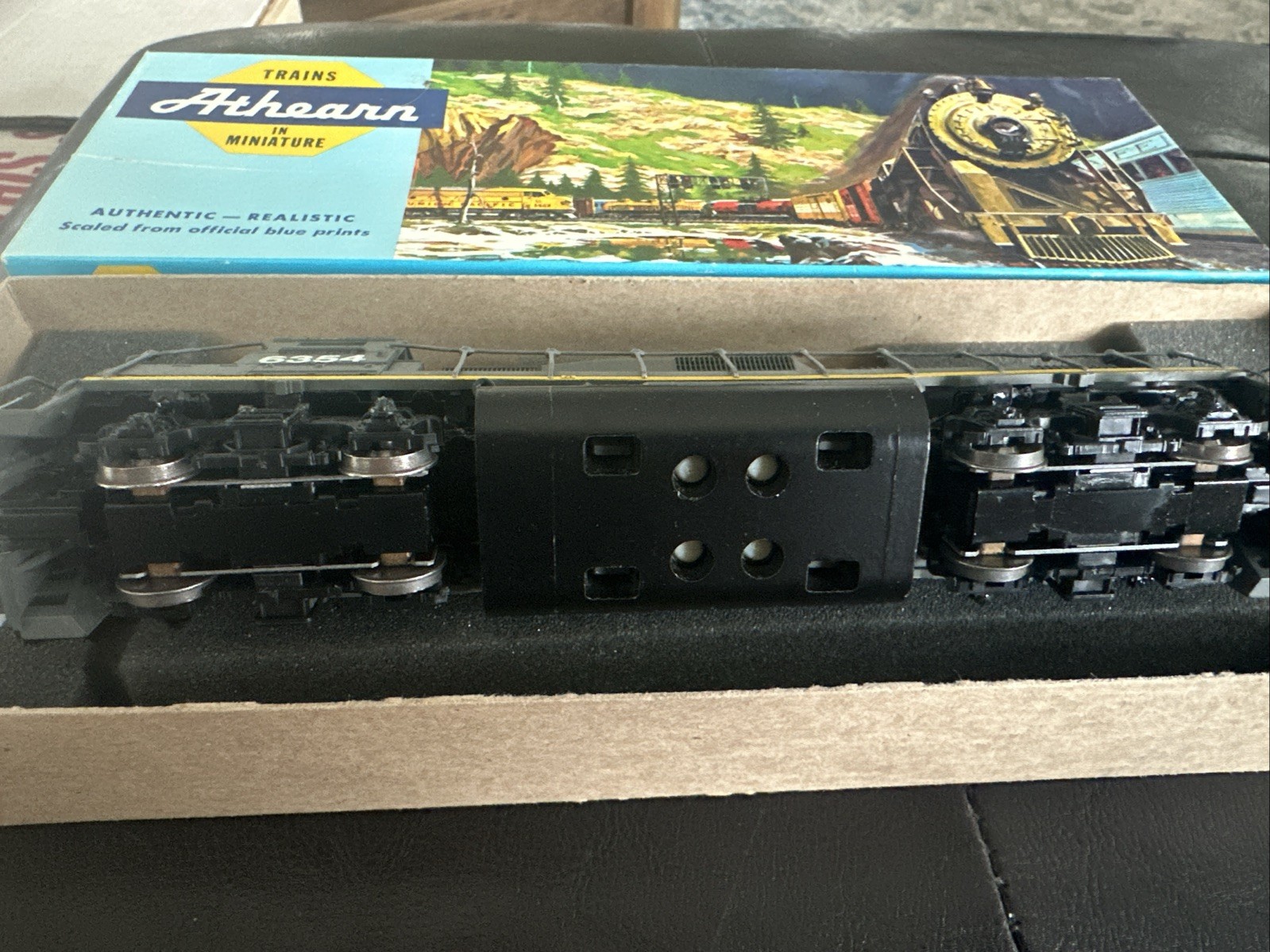 Athearn HO Scale _ Seaboard System / GP40-2 Locomotive 6354