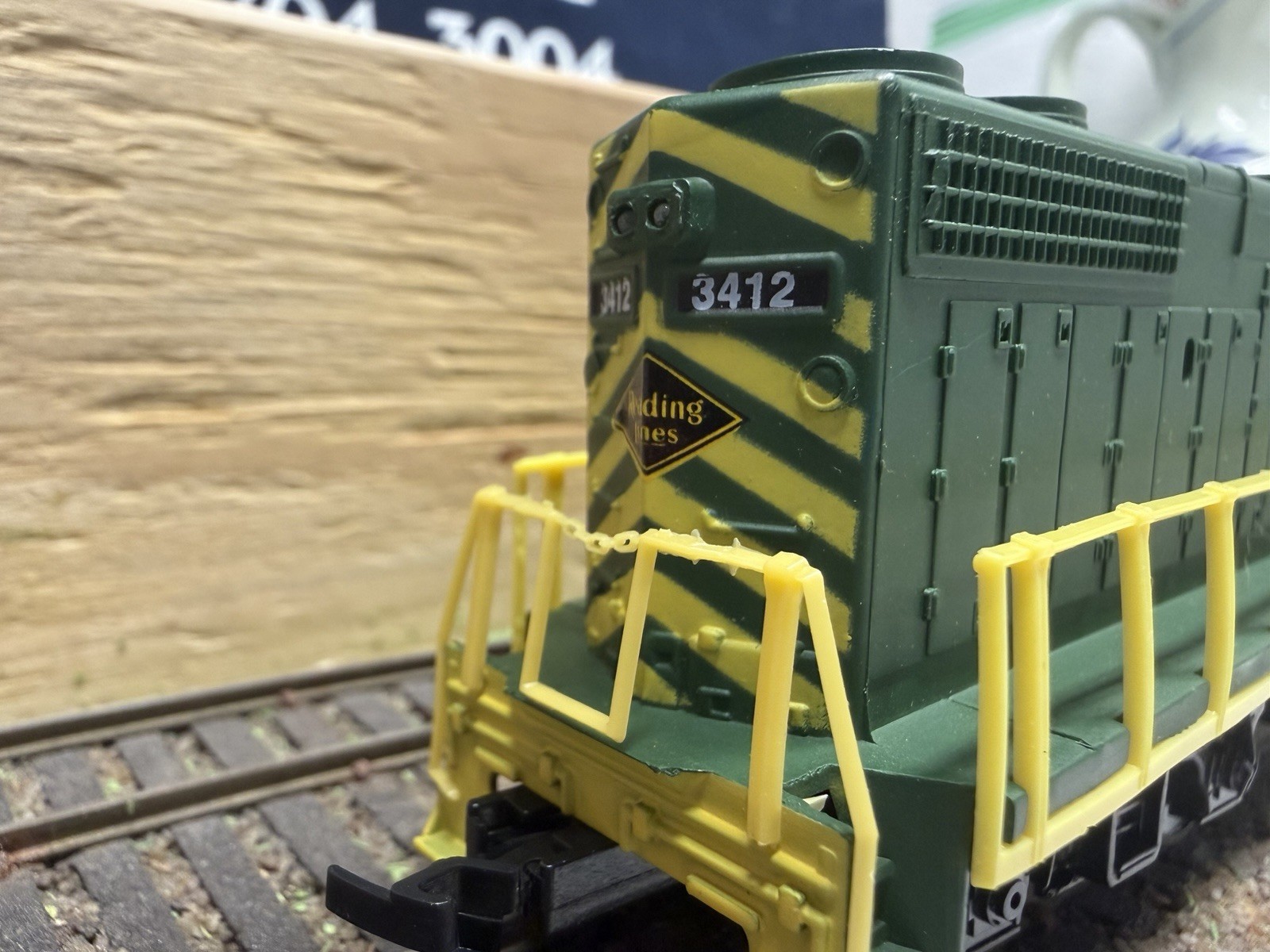 HO SCALE READING LINES DIESEL LOCOMOTIVE 3412 ATLAS GP-38 RARE FIND TRAIN