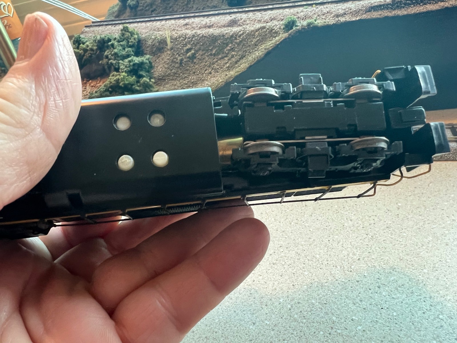 ATHEARN ~ SEABOARD GP-35 POWERED LOCOMOTIVE # 1415 HO SCALE RUns