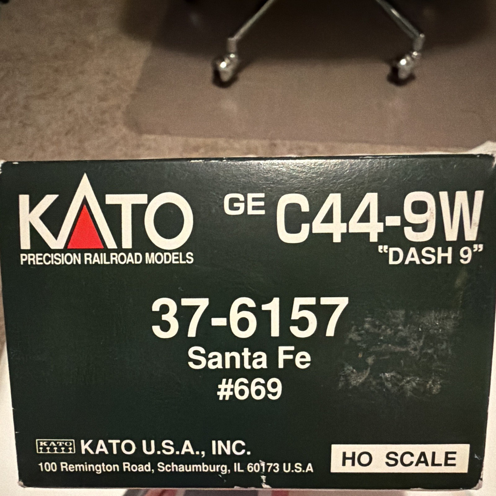 KATO HO GE C44-9W Dash 9 Santa Fe Diesel Locomotive DC Analog 37-6157