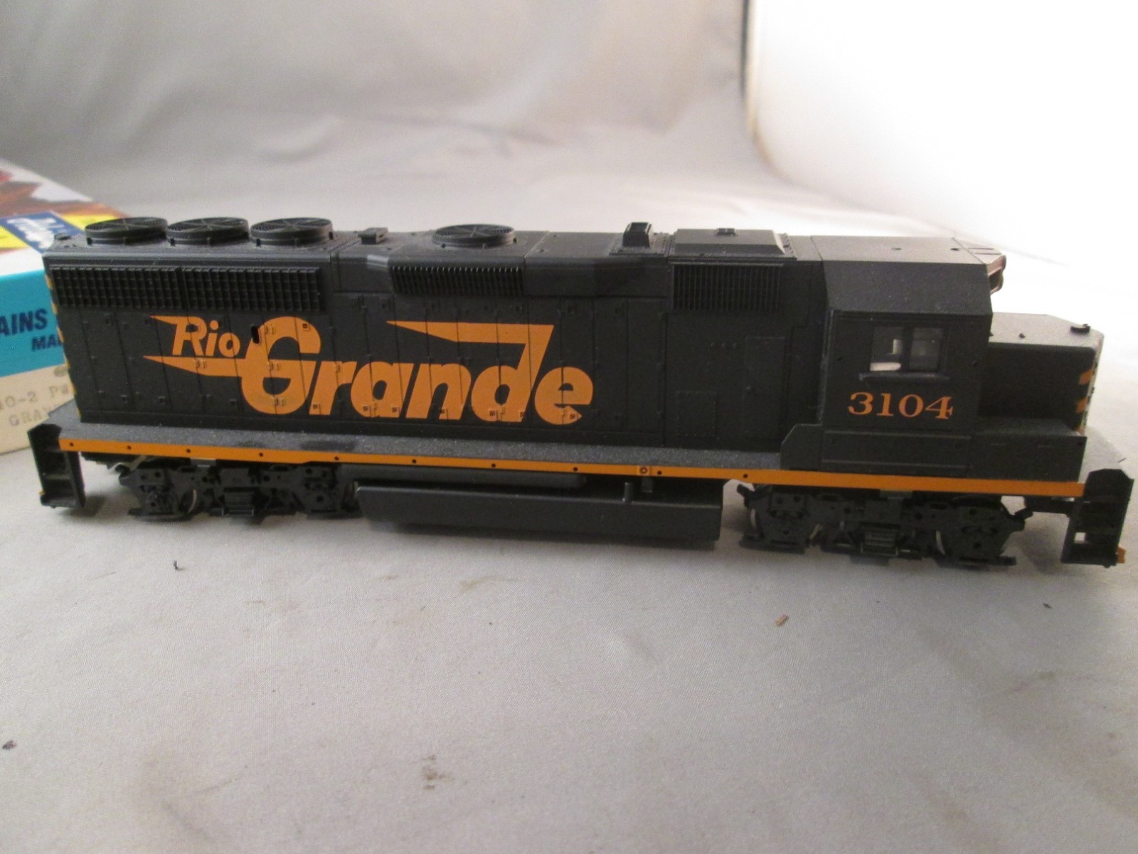 HO ATHG64550 Rio Grande GP40-2 #3104 Loco new good condition