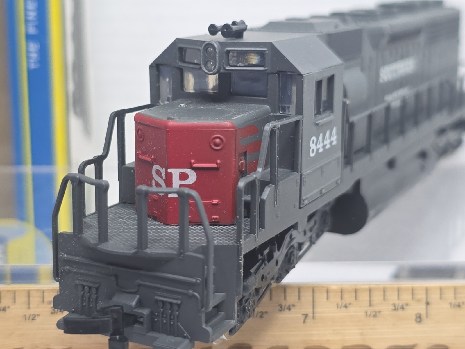 AHM HO Scale 5030-06 Southern Pacific 8444 EMD SD-40 Diesel Loco W/Flywheel NOS