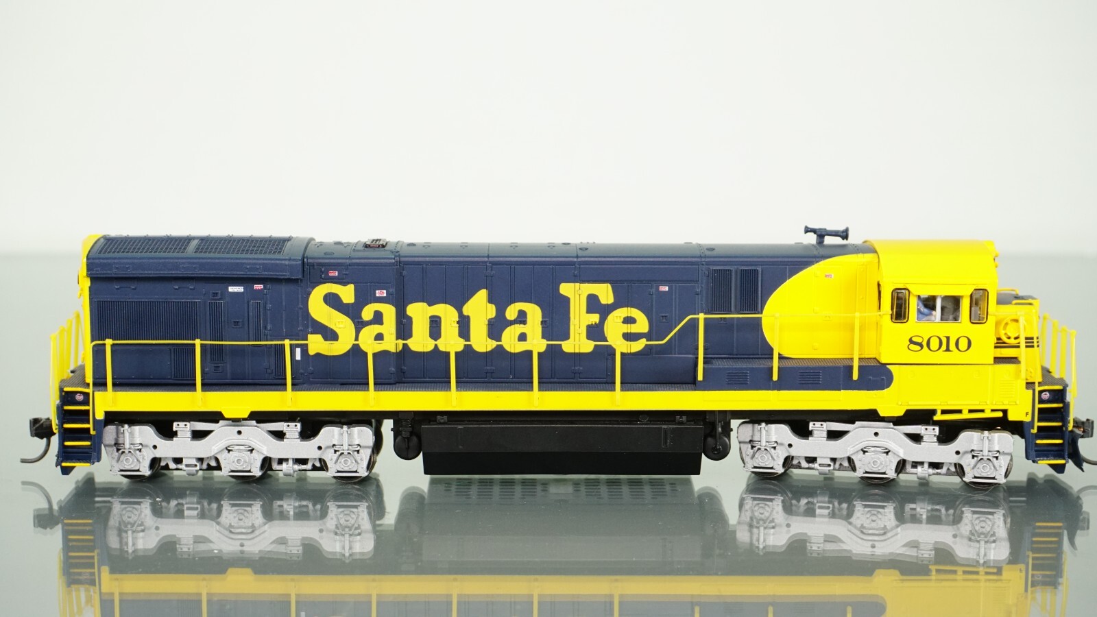 Broadway Limited C30-7 Santa Fe ATSF 8010 DCC w/Sound HO scale