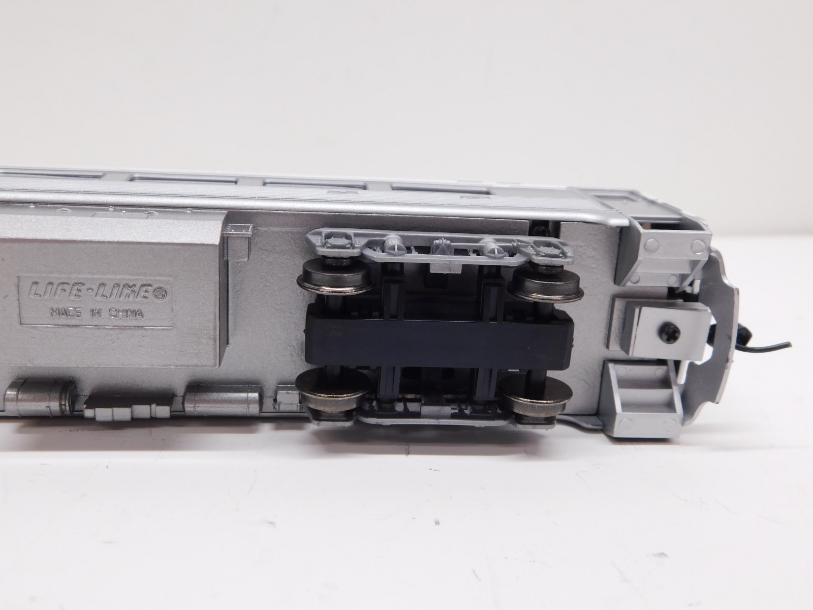 Proto 1000 Series HO Scale BUDD RDC Locomotive 30587 Boston & Maine #6137 #5