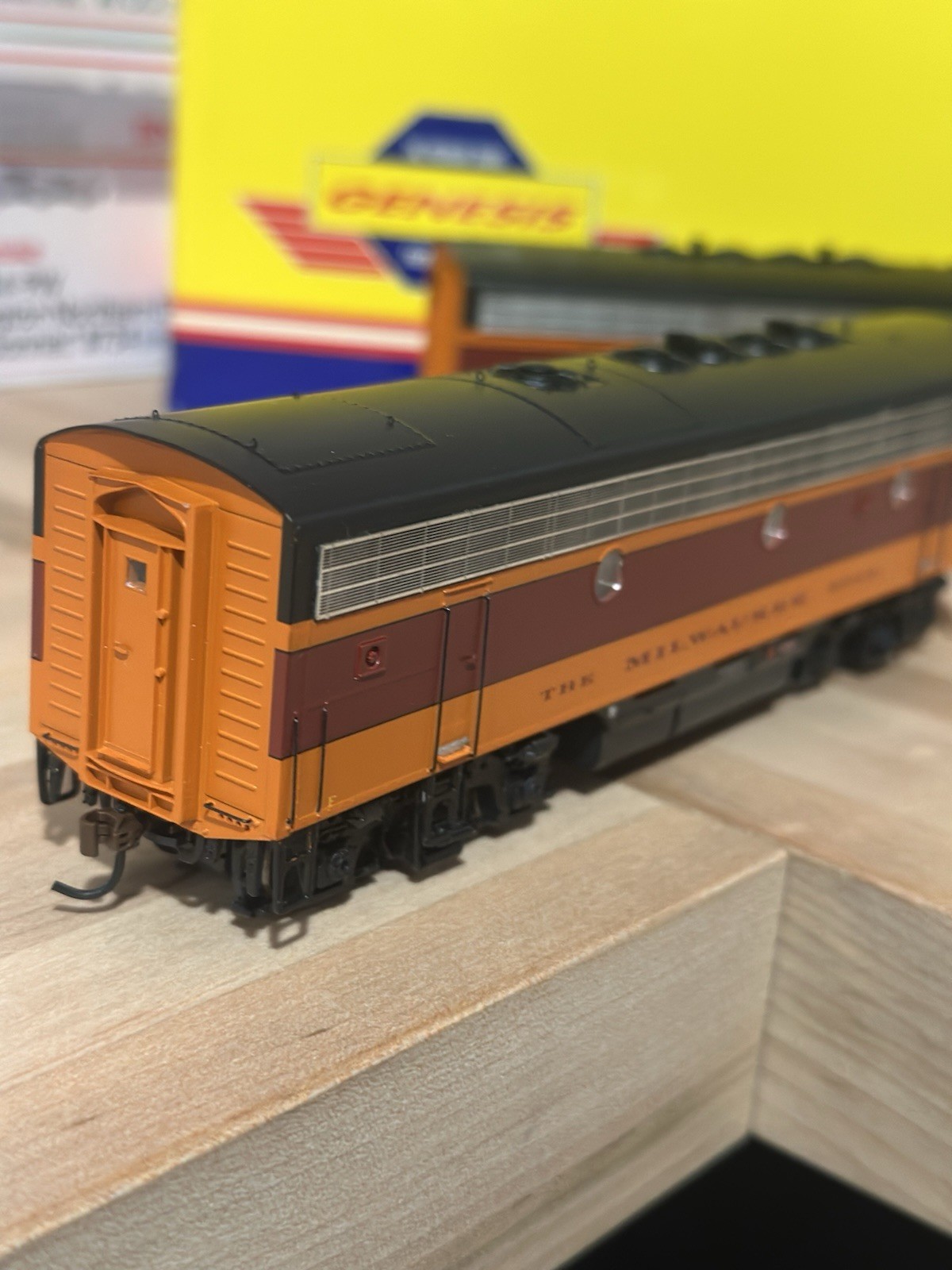 Athearn Genesis HO EMD F7A/F7B Milwaukee Road #73-AB DCC&Sound Lightly USED