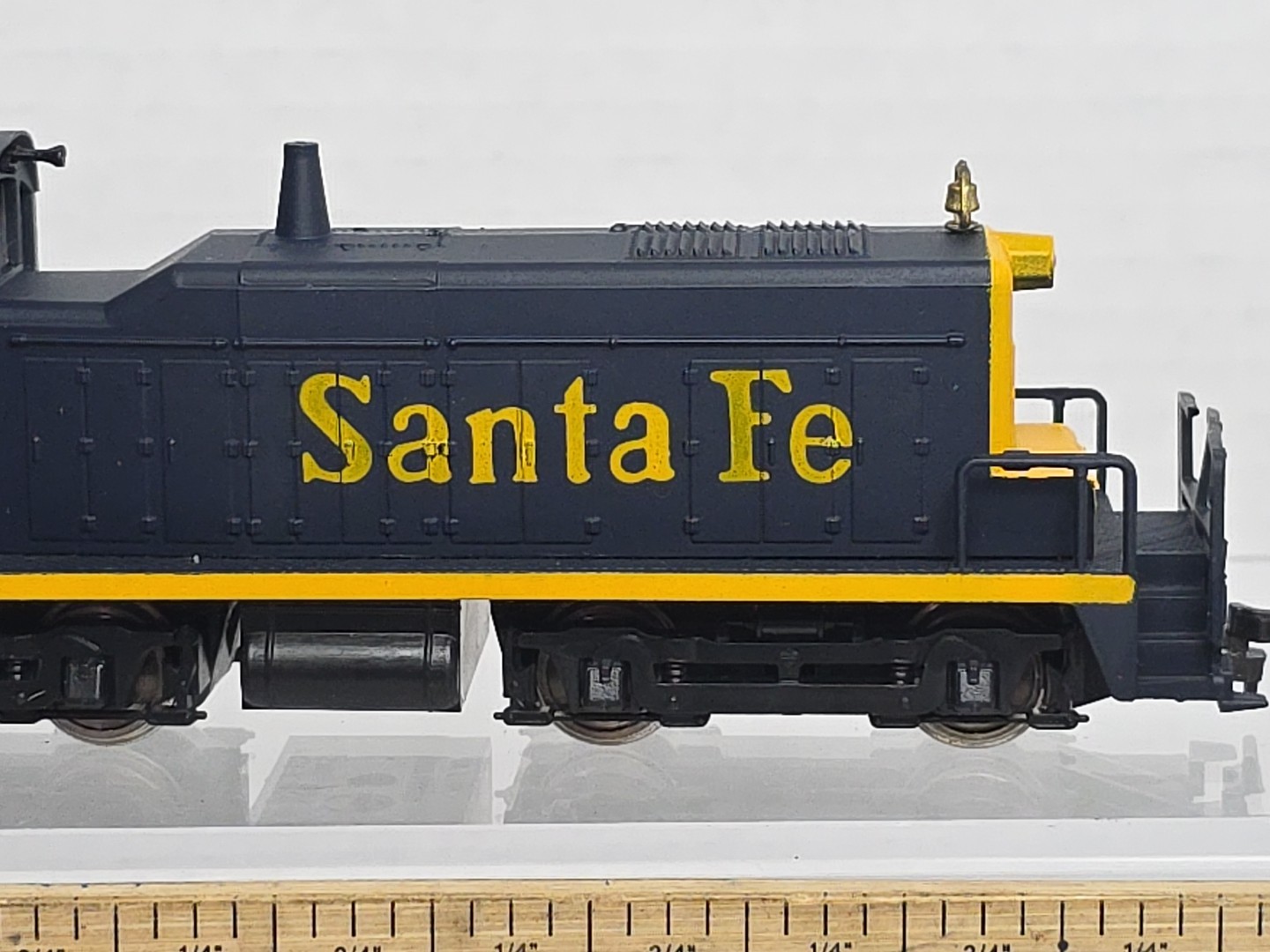 AHM Ho Scale 5014e Santa FE 2325 Switcher Diesel Loco LNIB Runs Well