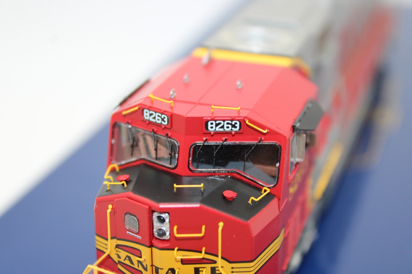 Athearn Genesis HO Scale BNSF EMD SD75M Diesel Locomotive #8263 NOS LED DCC Rdy
