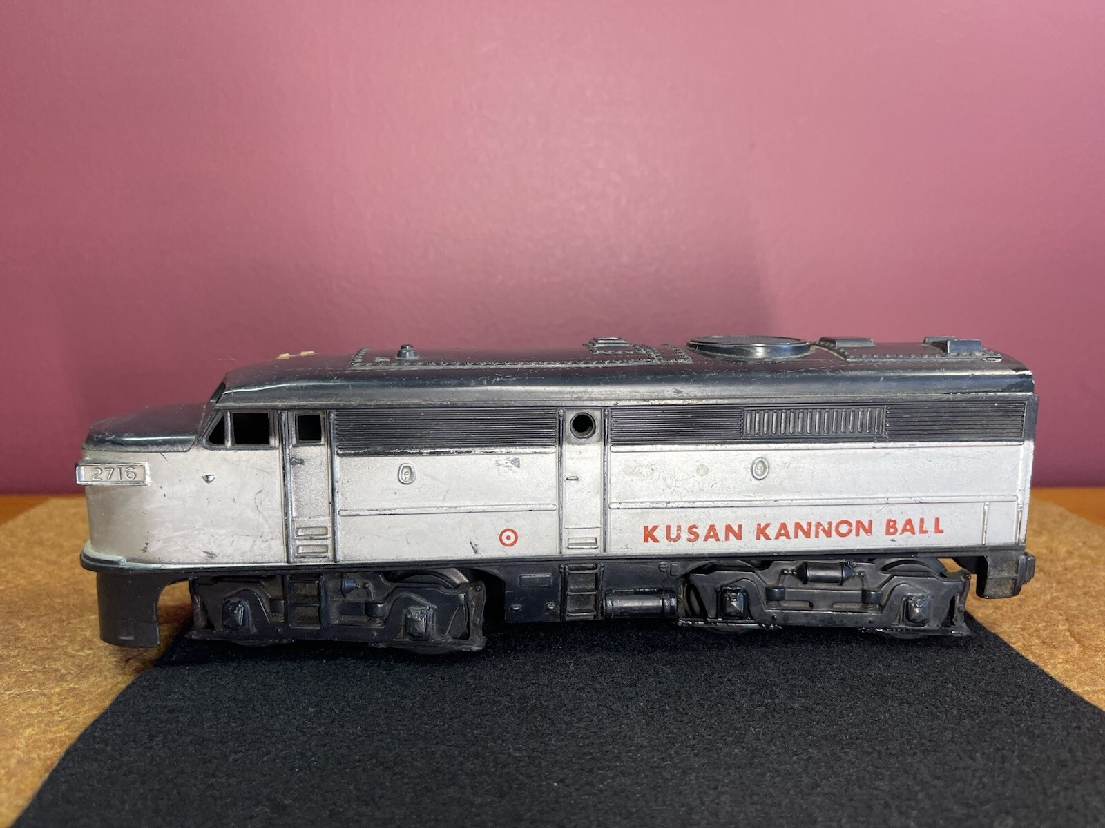 Vintage Train – KMT Kusan ‘Auburn’ 2716 ALCO Dummy Diesel Locomotive Kannon Ball