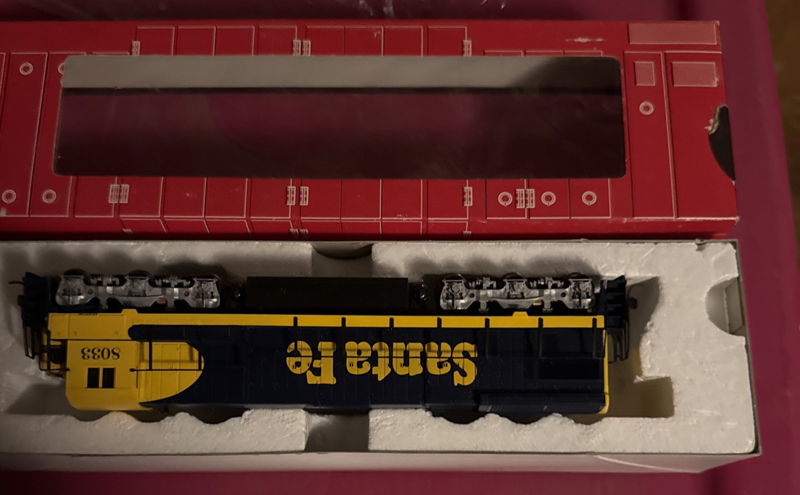 Atlas Ho Scale Diesel Locomotive Santa Fe C30-7 #8033