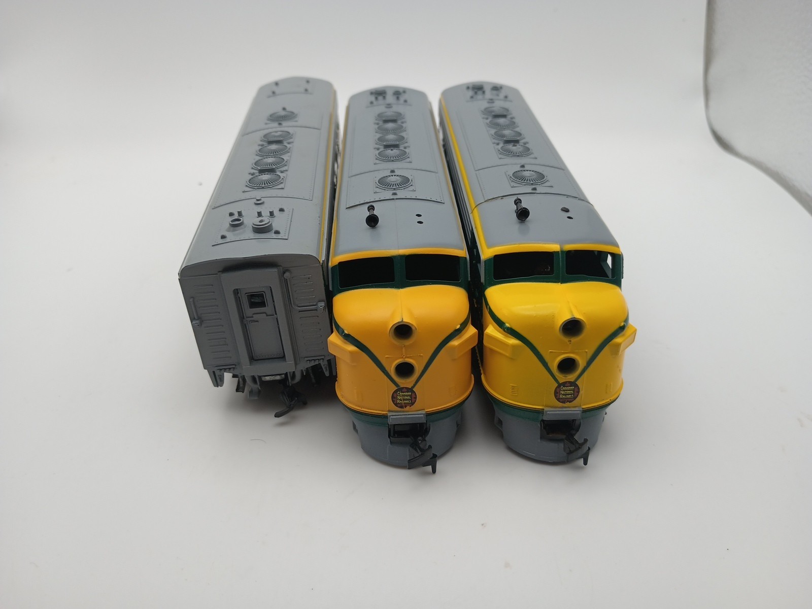 ATHEARN HO (3) Canadian National F7A-A-B DIESEL LOCOMOTIVE SET 1 Powered