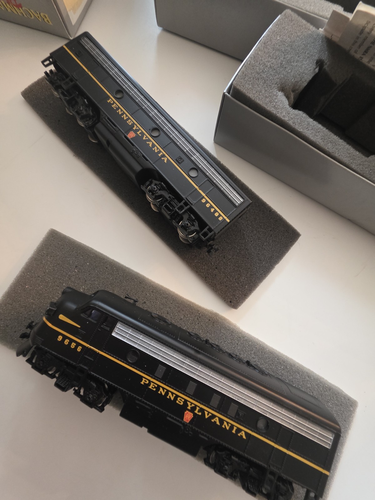 x2 BACHMANN 31216 EMD F7A & 31217 F7B DIESEL BOTH POWERED HO BRAND NEW Free Shp