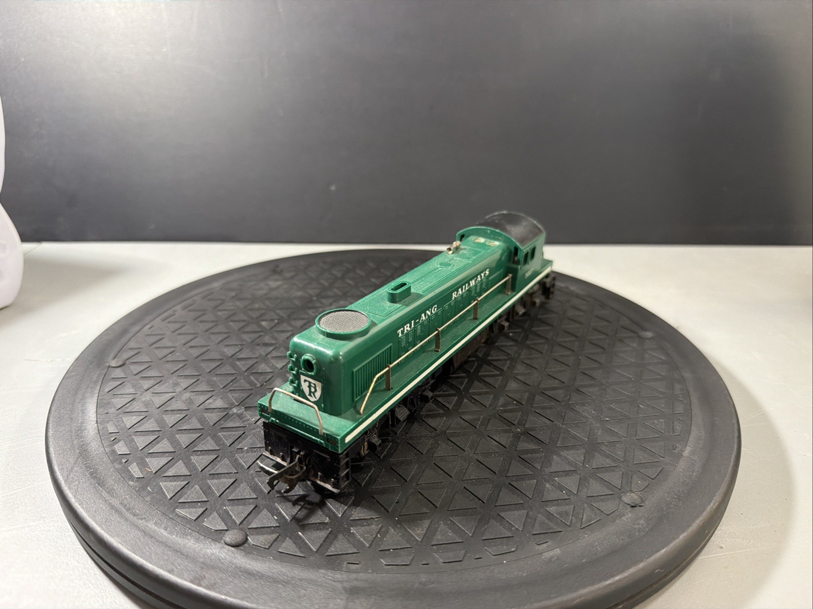 TRI-ANG LOCOMOTIVE R.155 TRANSCONTINENTAL BO-BO ROAD SWITCHER DIESEL #5007 F.16