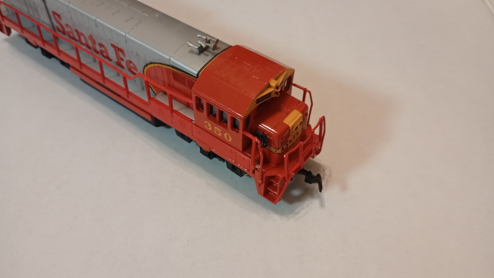 Bachmann Santa Fe Locomotive #350 – HO Diesel Locomotive – PLEASE READ