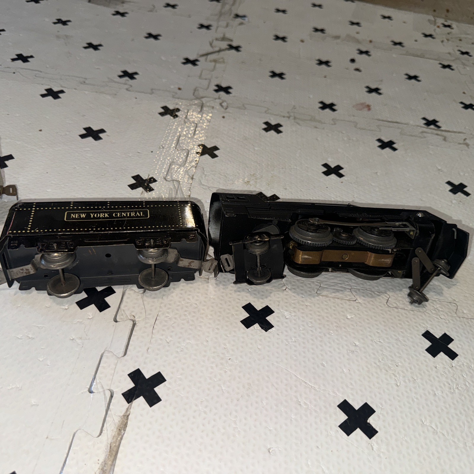 Vintage Marx 2-4-2 Tin Metal Cars W Cast Locomotive For Train Set Layout