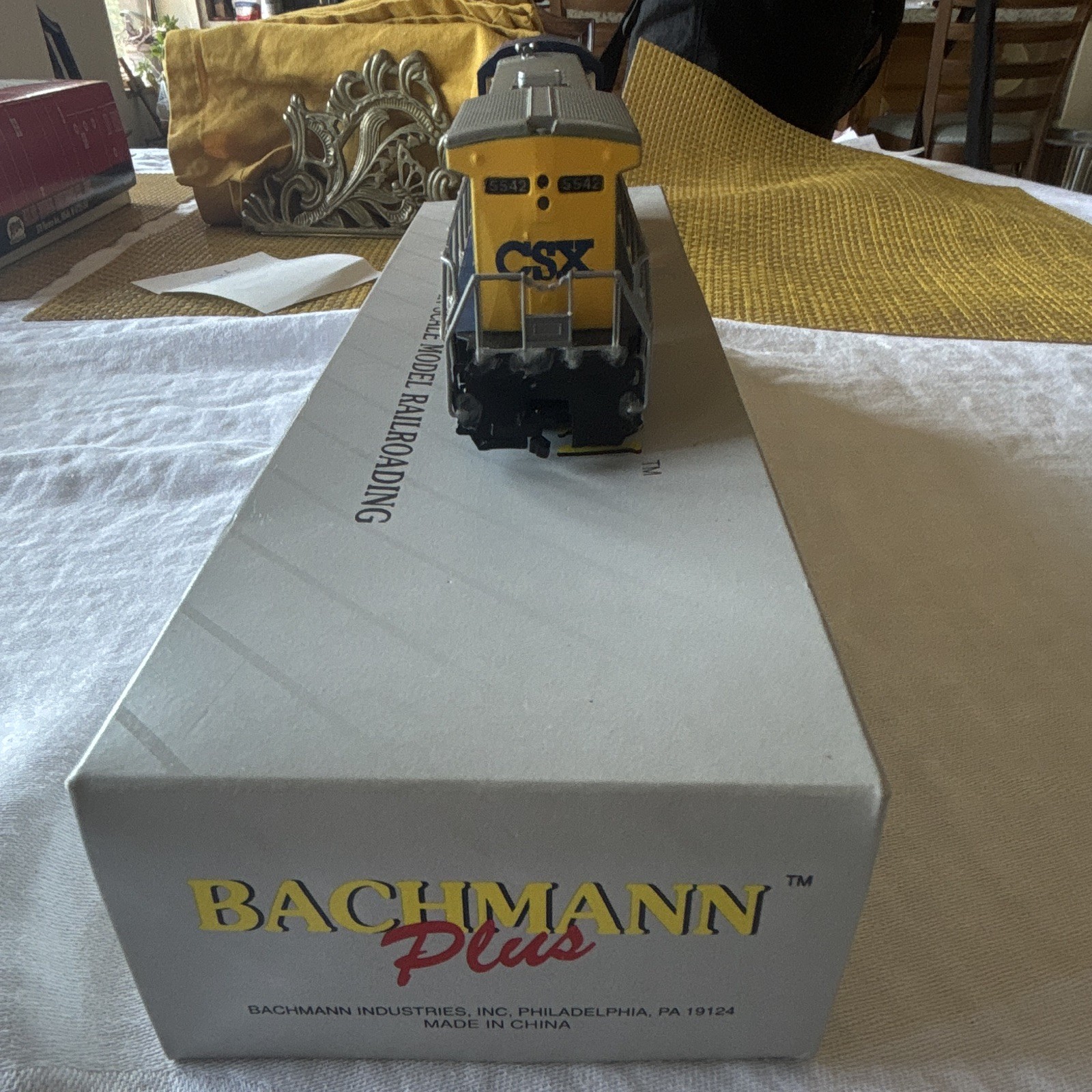 Bachmann Plus HO GE B30-7 CSX #5542 Diesel Locomotive DC Analog 11116
