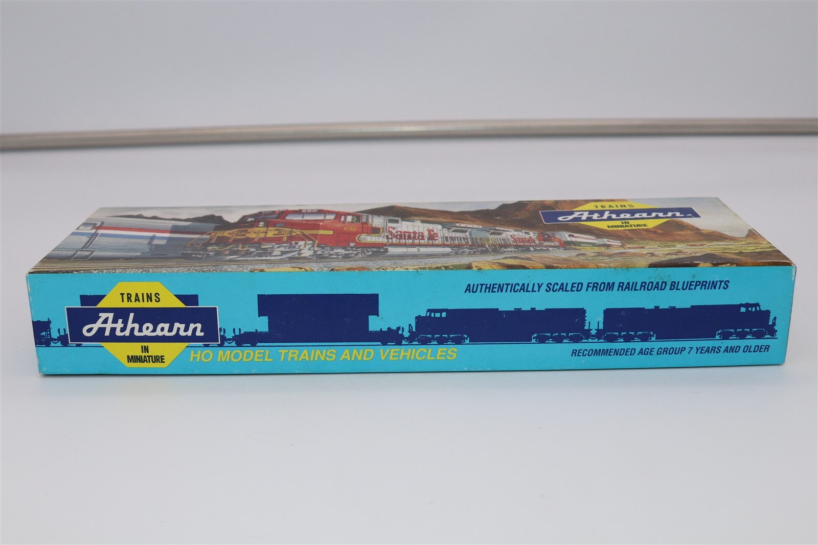ATHEARN HO SCALE – LOCOMOTIVE – 04718 – GP40-2 POWERED FLORIDA EAST COAST – #426