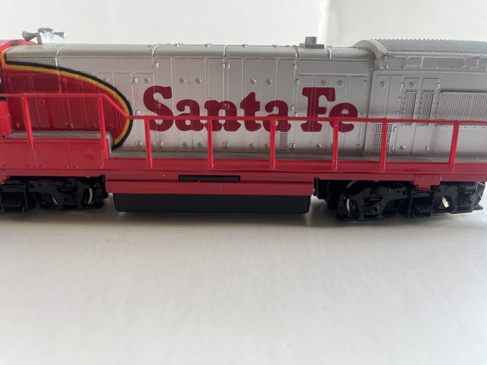 BACHMANN – HO Gauge – Santa Fe 350 – GE U36B – Non-Powered Diesel 41-640-02