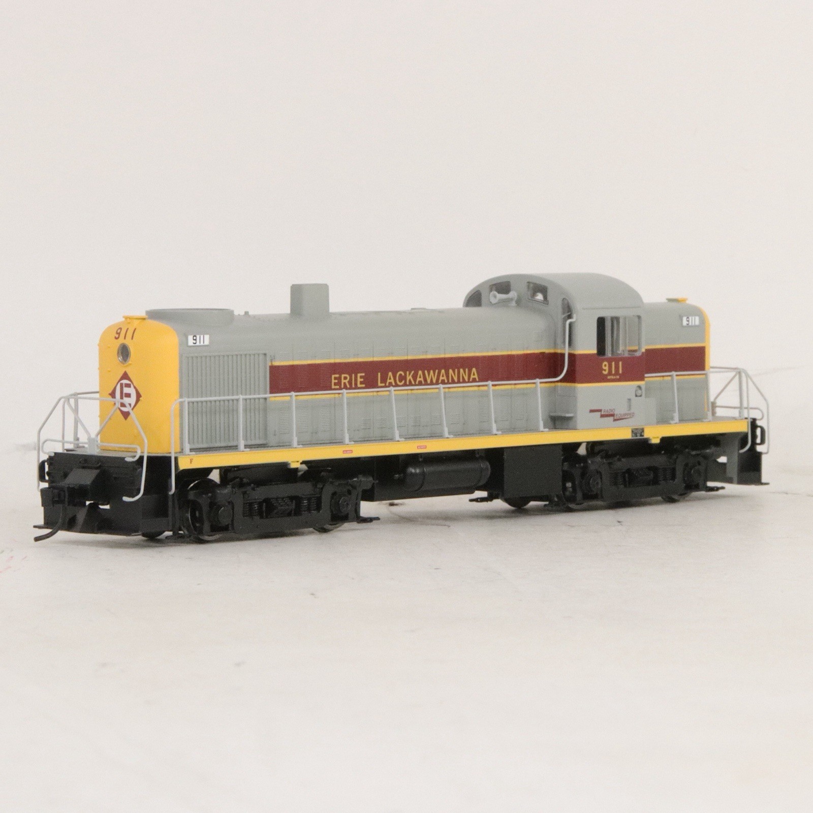 Life Like Proto 1000 HO Scale Erie Lackawanna EL #911 RS-2 DC Powered
