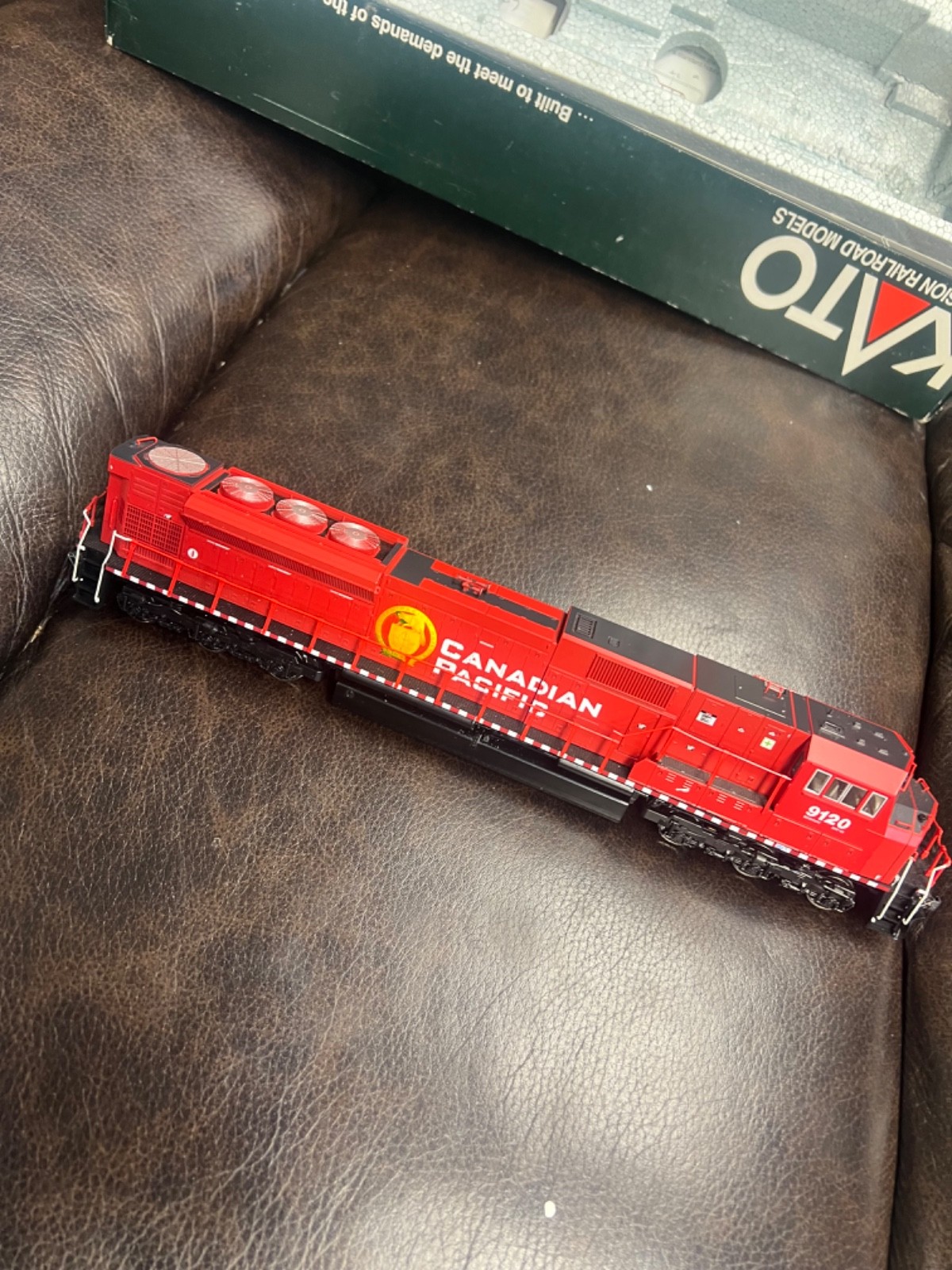 Kato 37-6351 HO Scale Canadian Pacific EMD SD90/43MAC Diesel Locomotive #9120 LN
