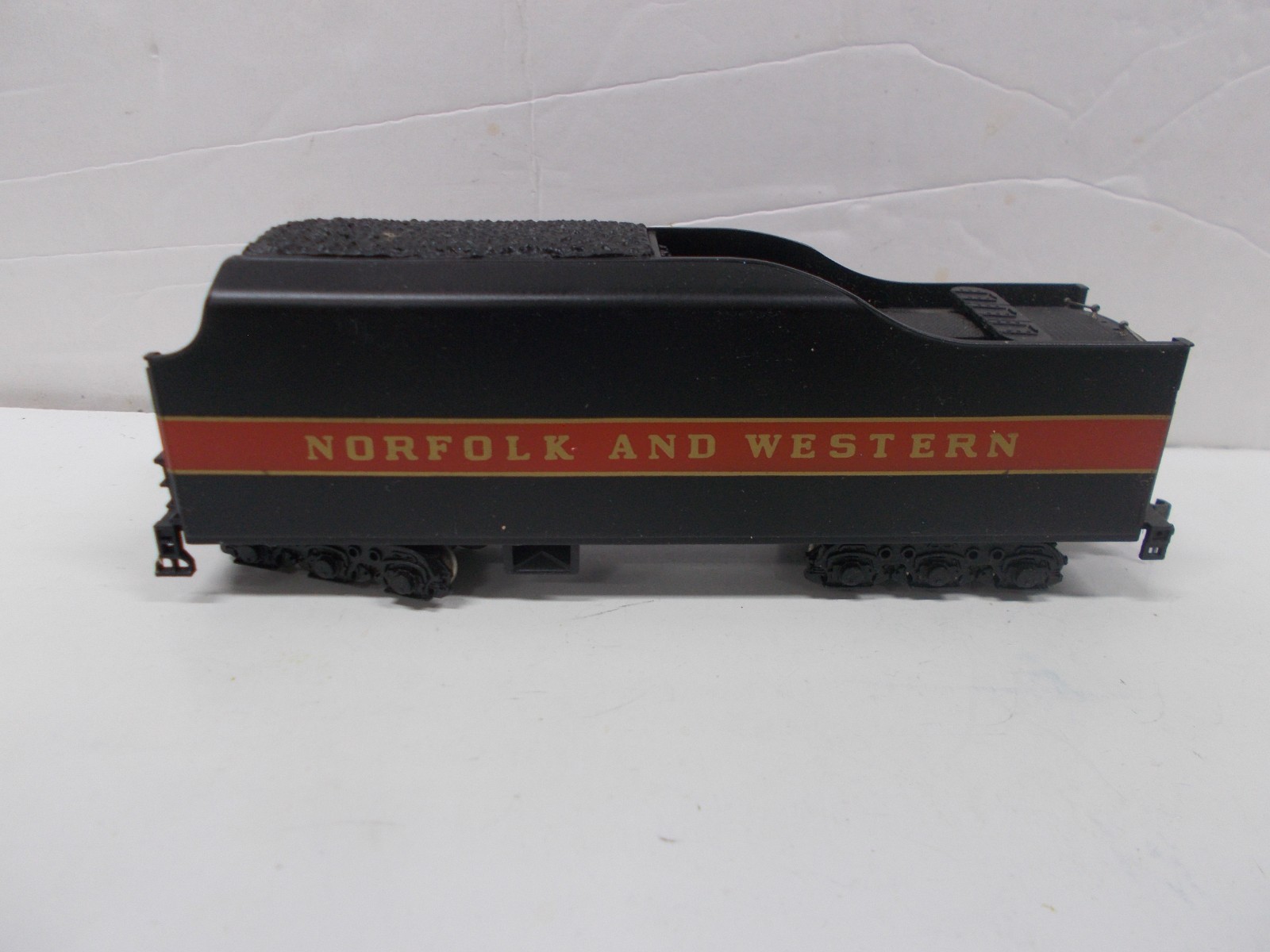 BACHMANN ~ NORFOLK & WESTERN CLASS J 4-8-4 LOCOMOTIVE & TENDER ~HO SCALE