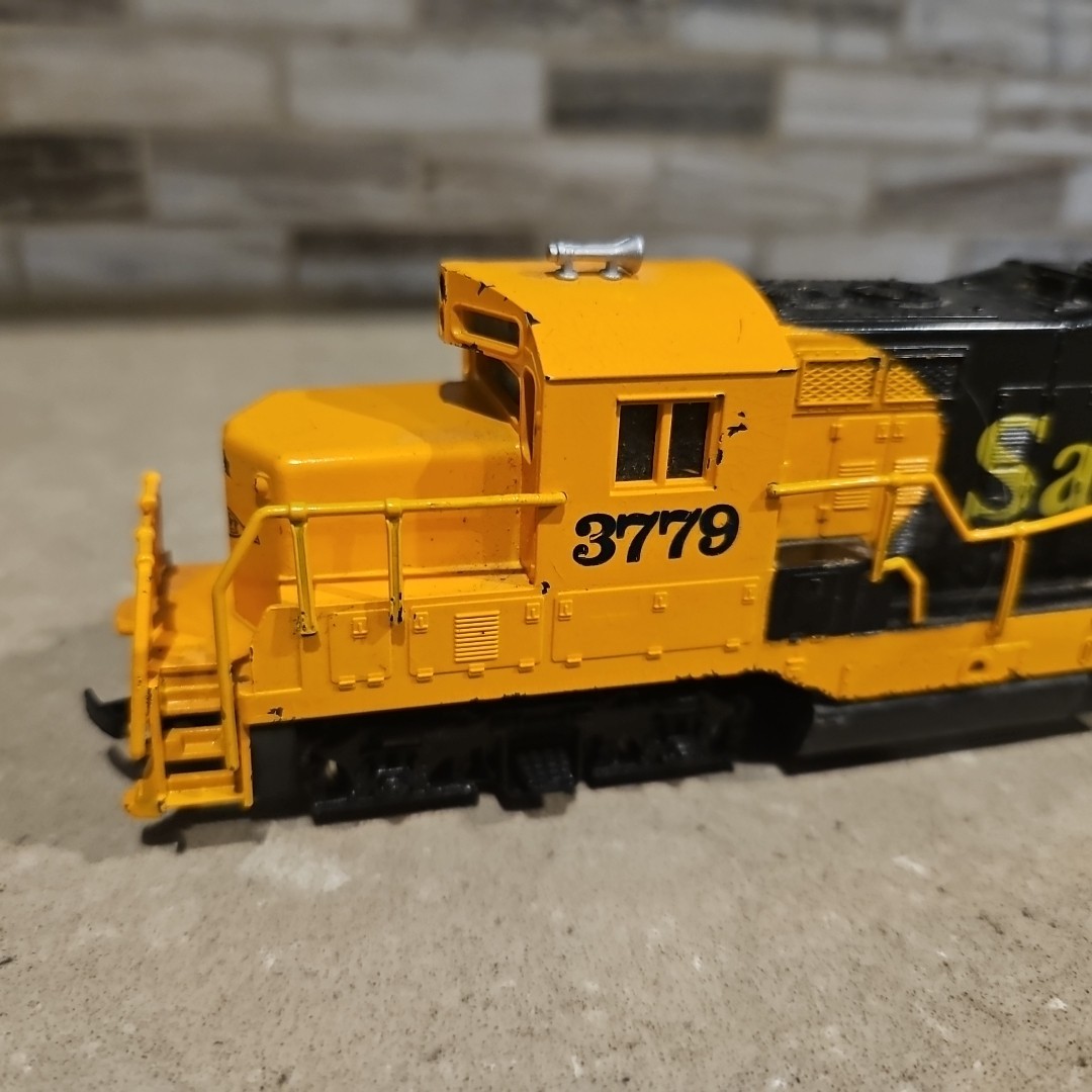 MODEL POWER GP9 Diesel Locomotive, SANTA FE Blue & Yellow Rd# 3779 TESTED!