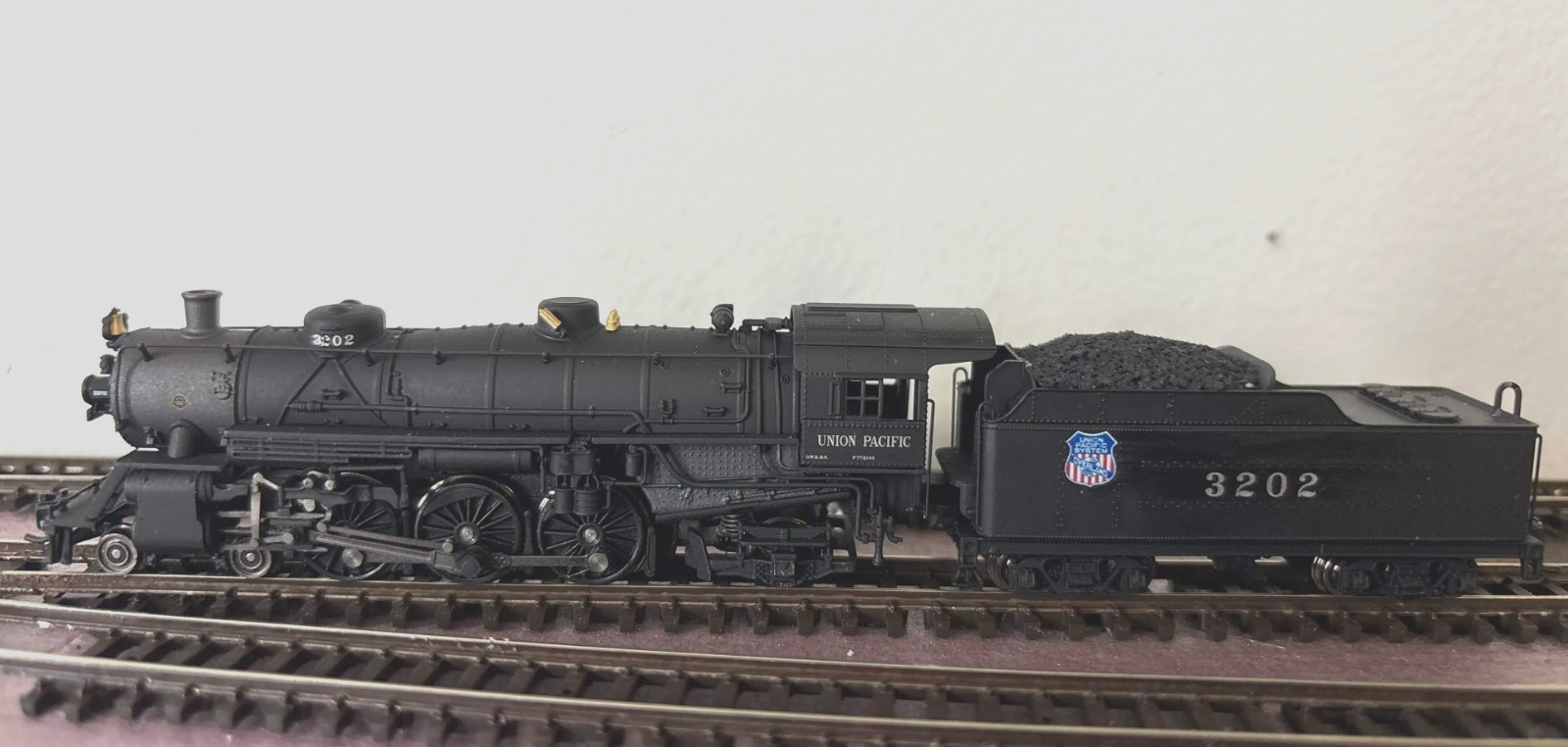 Broadway Limited N Scale 4-6-2 Light Pacific Paragon 4 DCC Sound Steam Loco