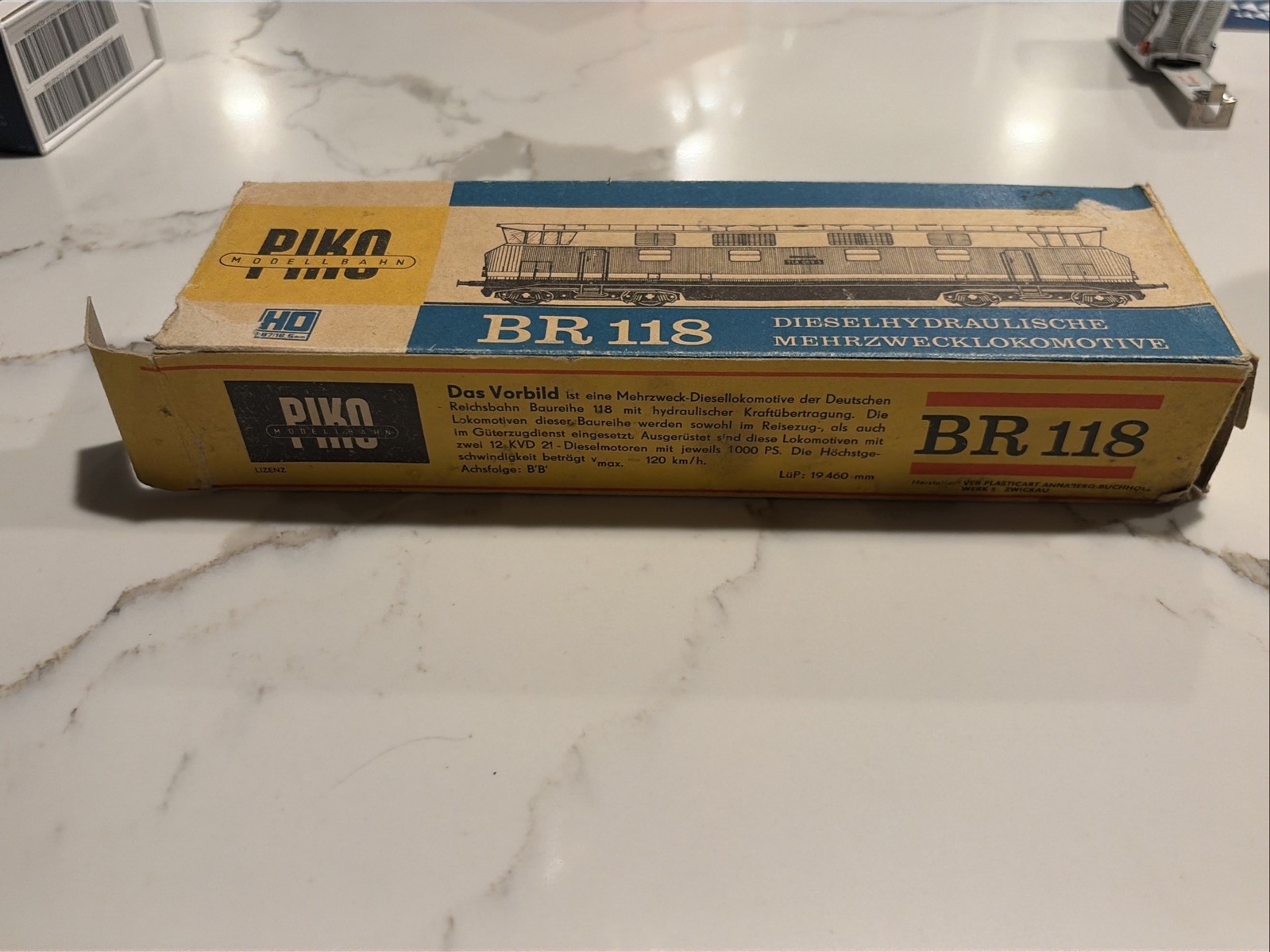 PIKO HO gauge BR 118 Diesel Locomotive in red & white livery
