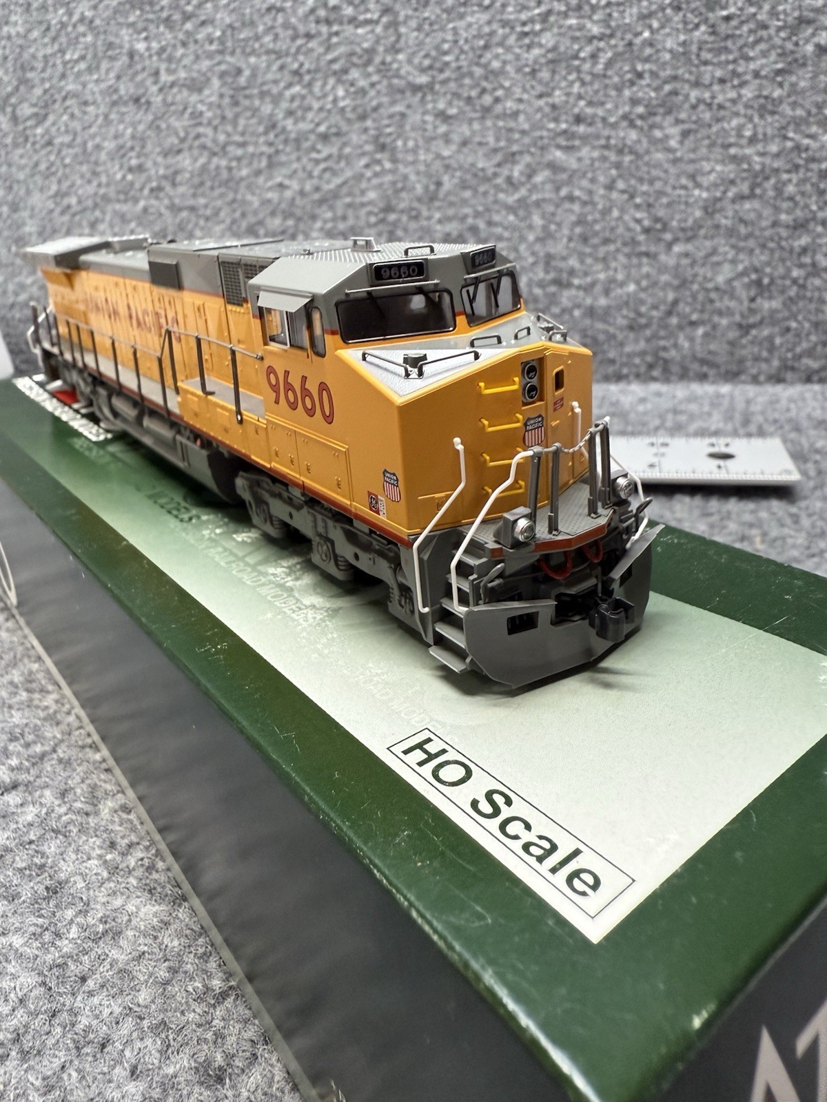 KATO HO Scale #37-6633-LS GE C44-9W Locomotive Union Pacific #9660 w/DCC & Snd