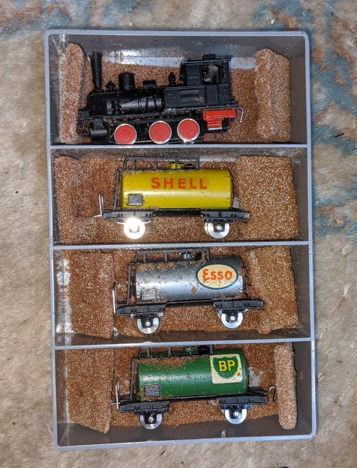Minitrix 2913 N Scale 0-6-0 Steam Locomotive & Esso & Bp & Shell Tanker Train