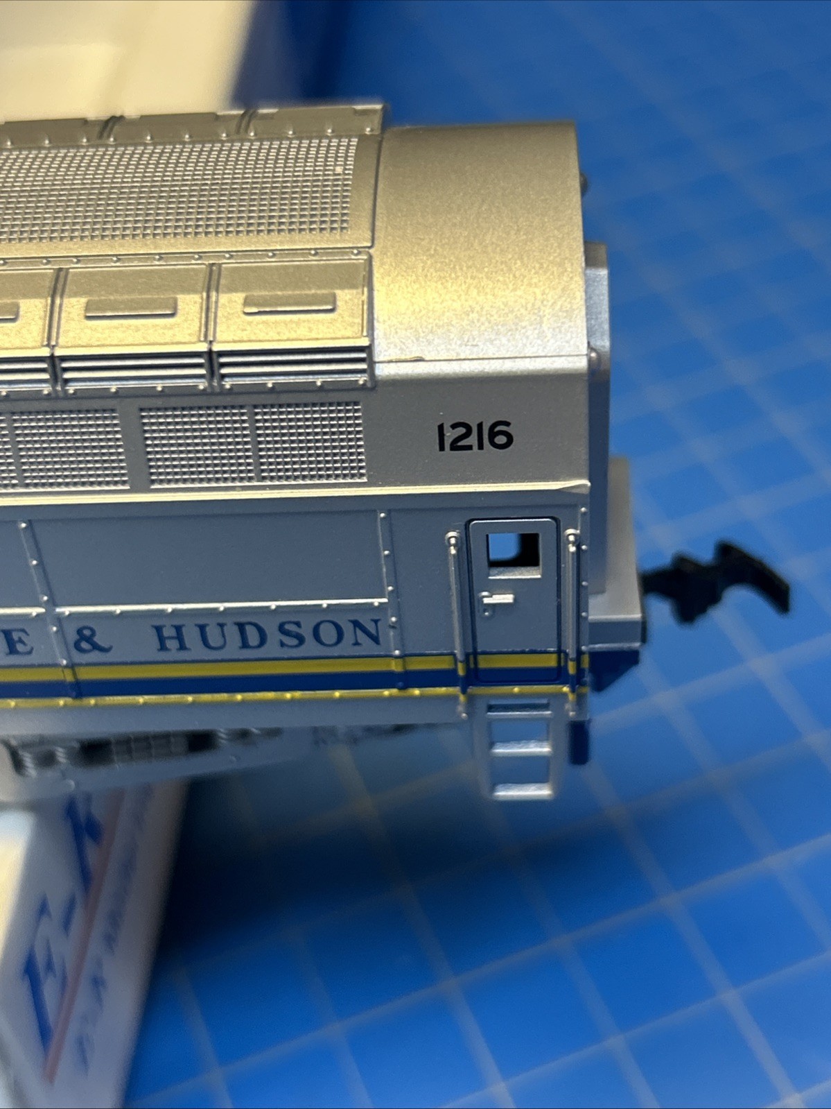 E-R Models HO D&H Sharknose Diesel Locomotive #1216 Runs Great