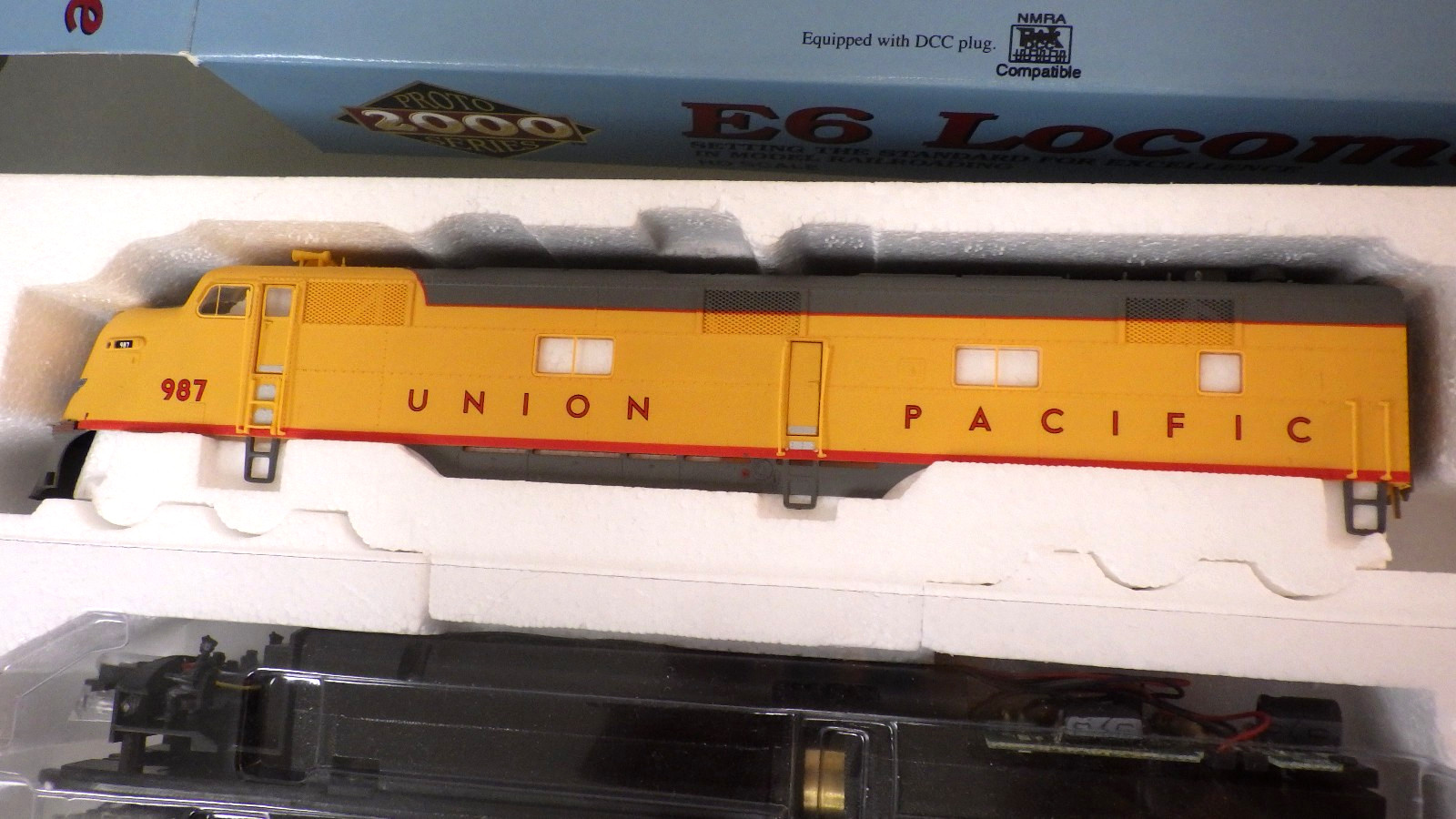 HO-Proto 2000 E6A POWERED Locomotive & Unpowered E6B in Box UP #987 * Runs Slow