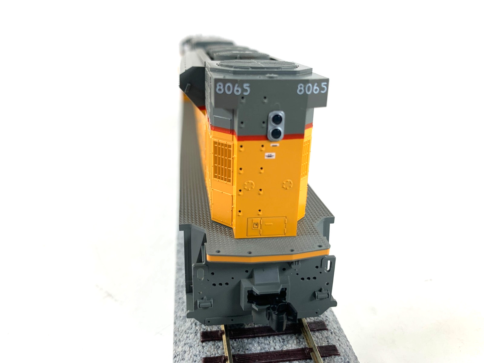 HO Kato 37-6363 Union Pacific “We will Deliver” #8065 SD90/43MAC Diesel- DC