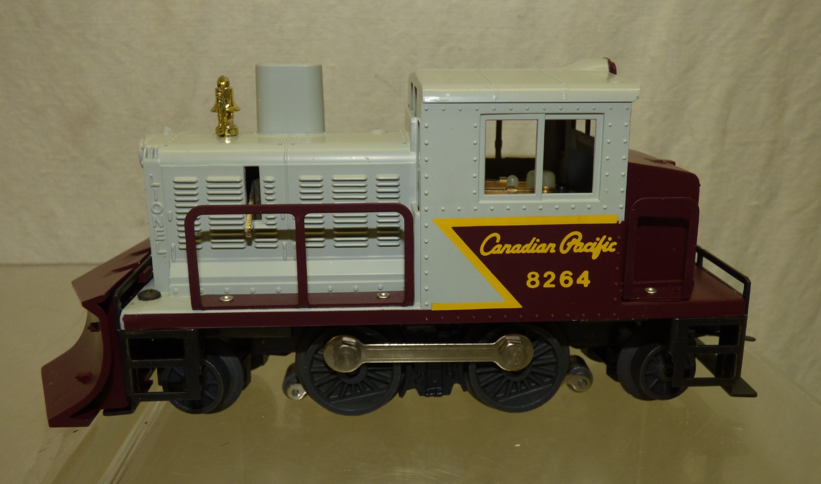 Vintage LIONEL 6-8264 Canadian Pacific SNOW PLOW Engine in Original Box