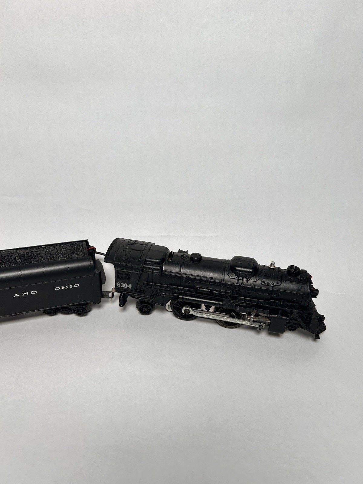 Working Lionel O Gauge Baltimore and Ohio 8304 2-8-4 Steam Locomotive